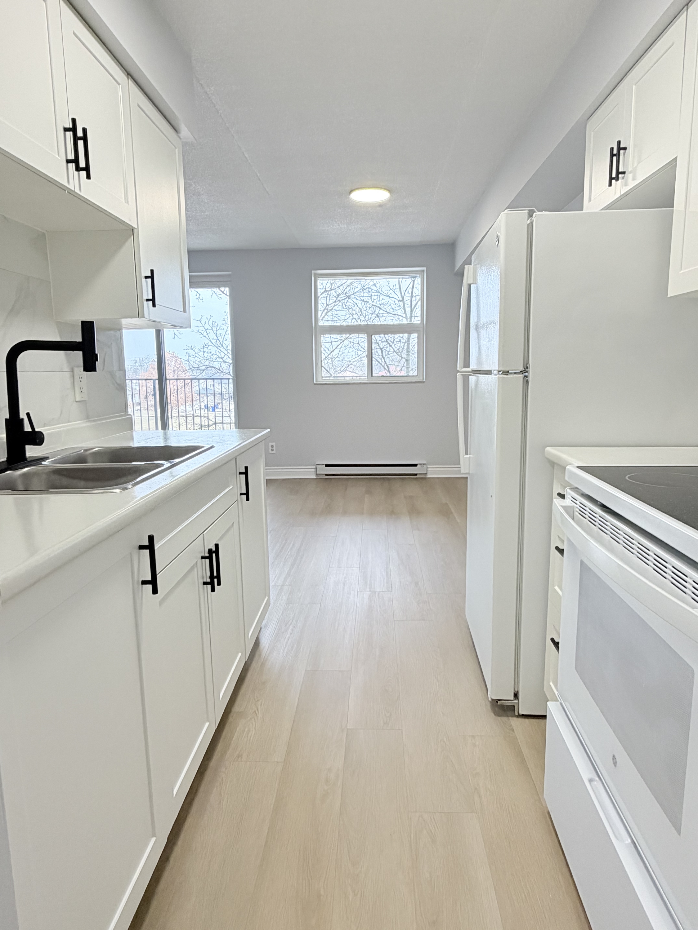 1071 McDougall Street - 402