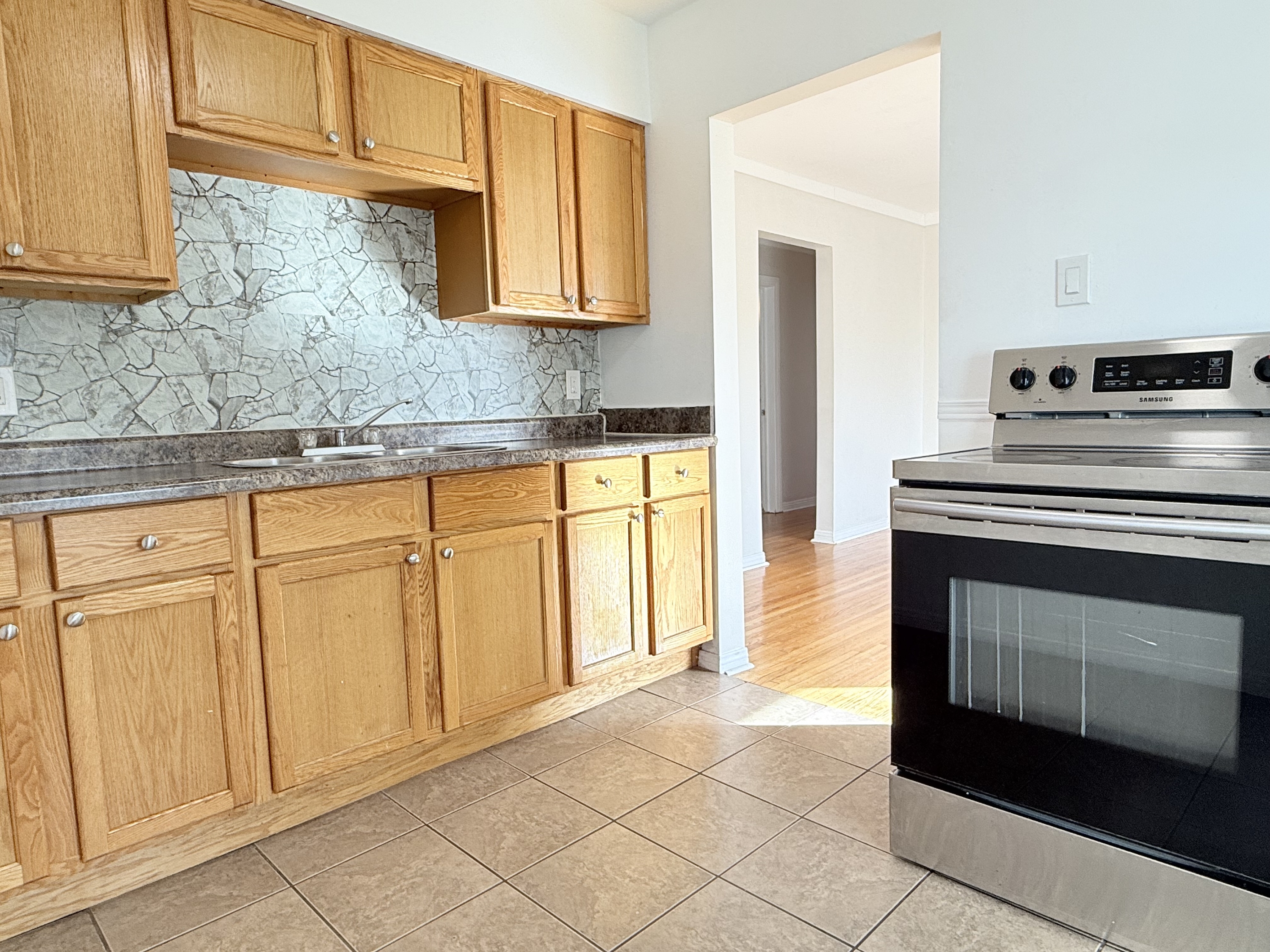 106 Shepherd Street East - 106-Upper