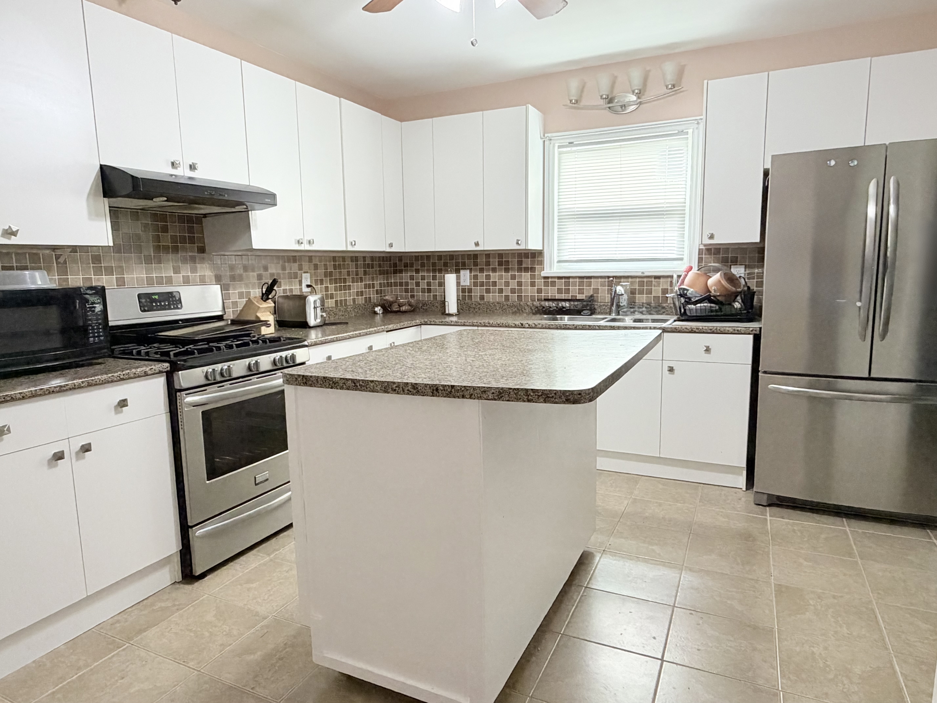 207 Kathleen Avenue - Room 4
