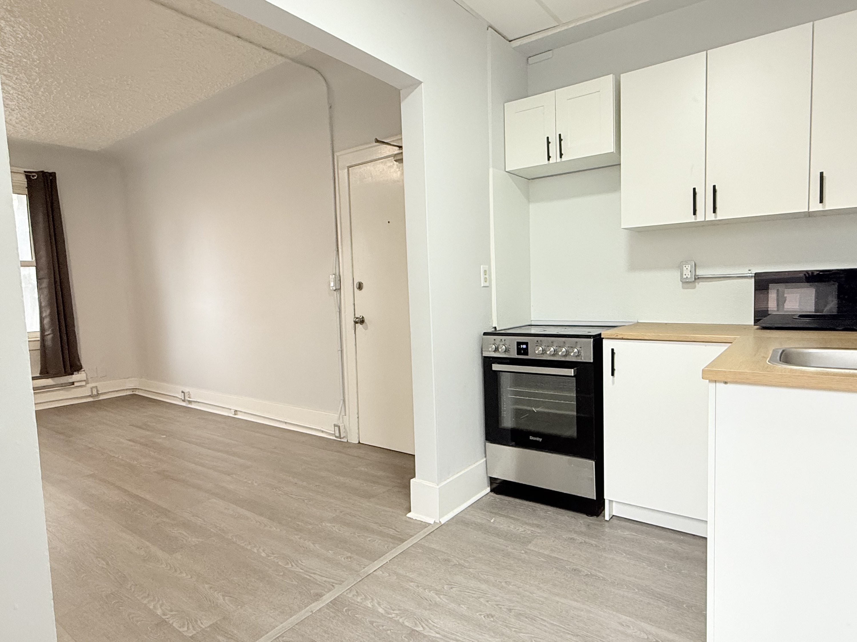 1495 Gladstone Avenue - 202