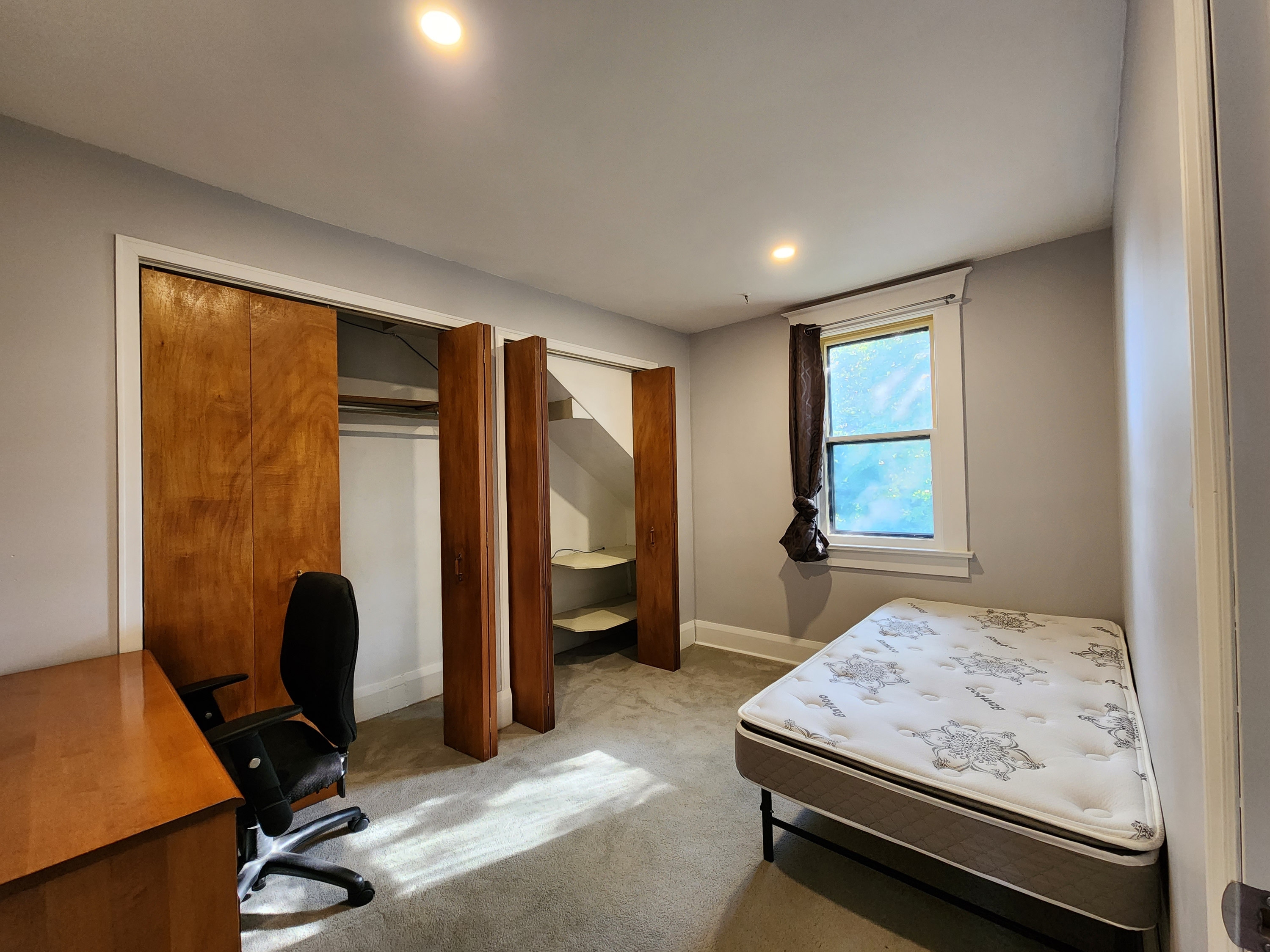 343 Randolph Avenue - Room 5