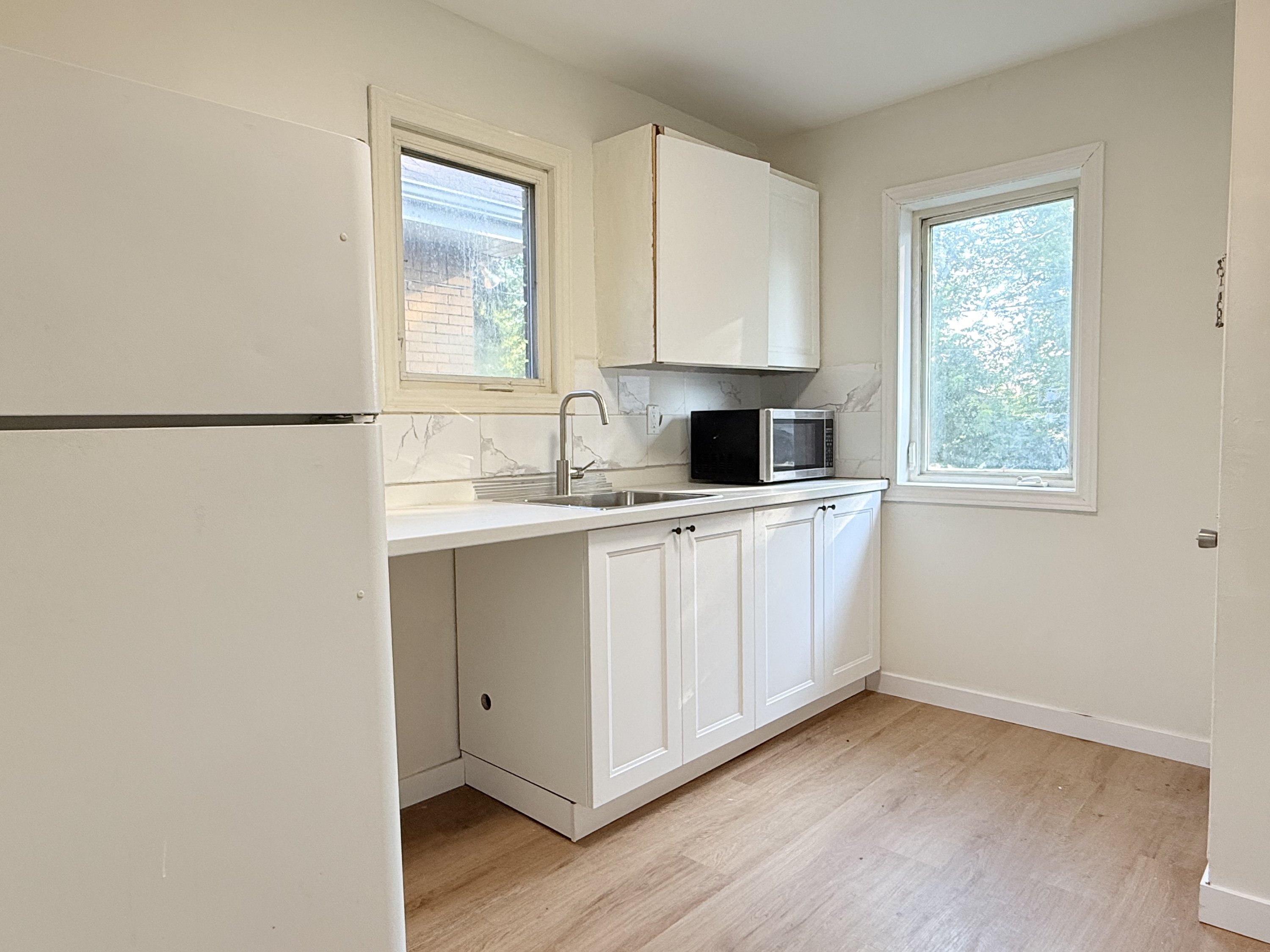 964 Curry Avenue - Main