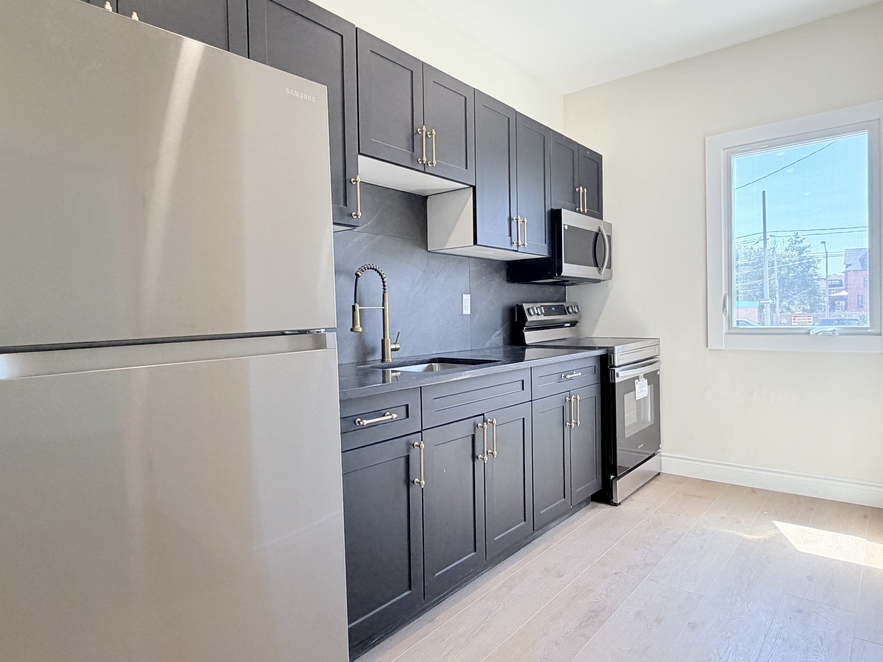 691 Ouellette Avenue - 3