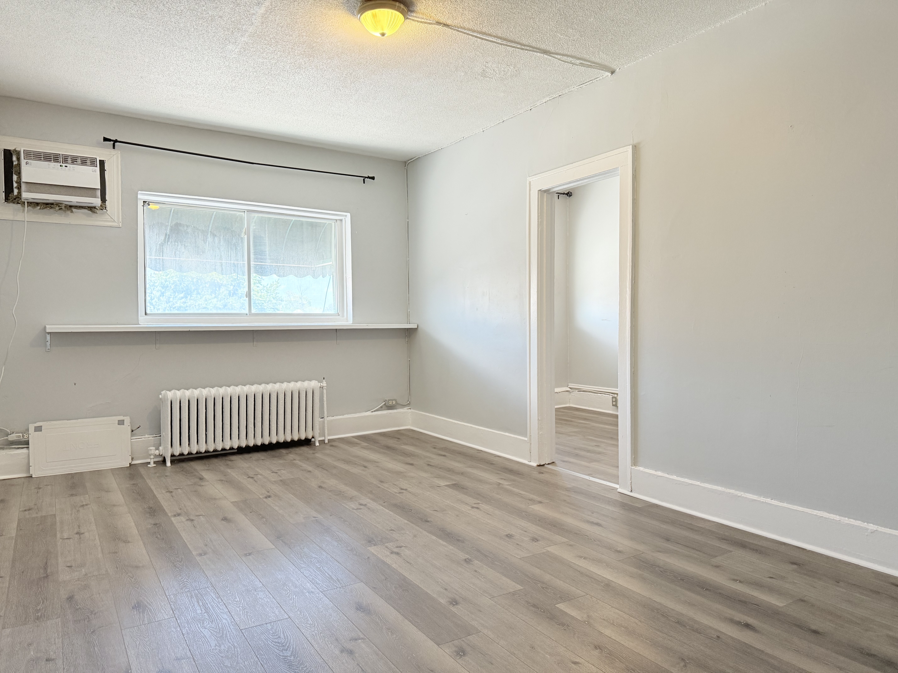 1441 Wyandotte Street East - 9