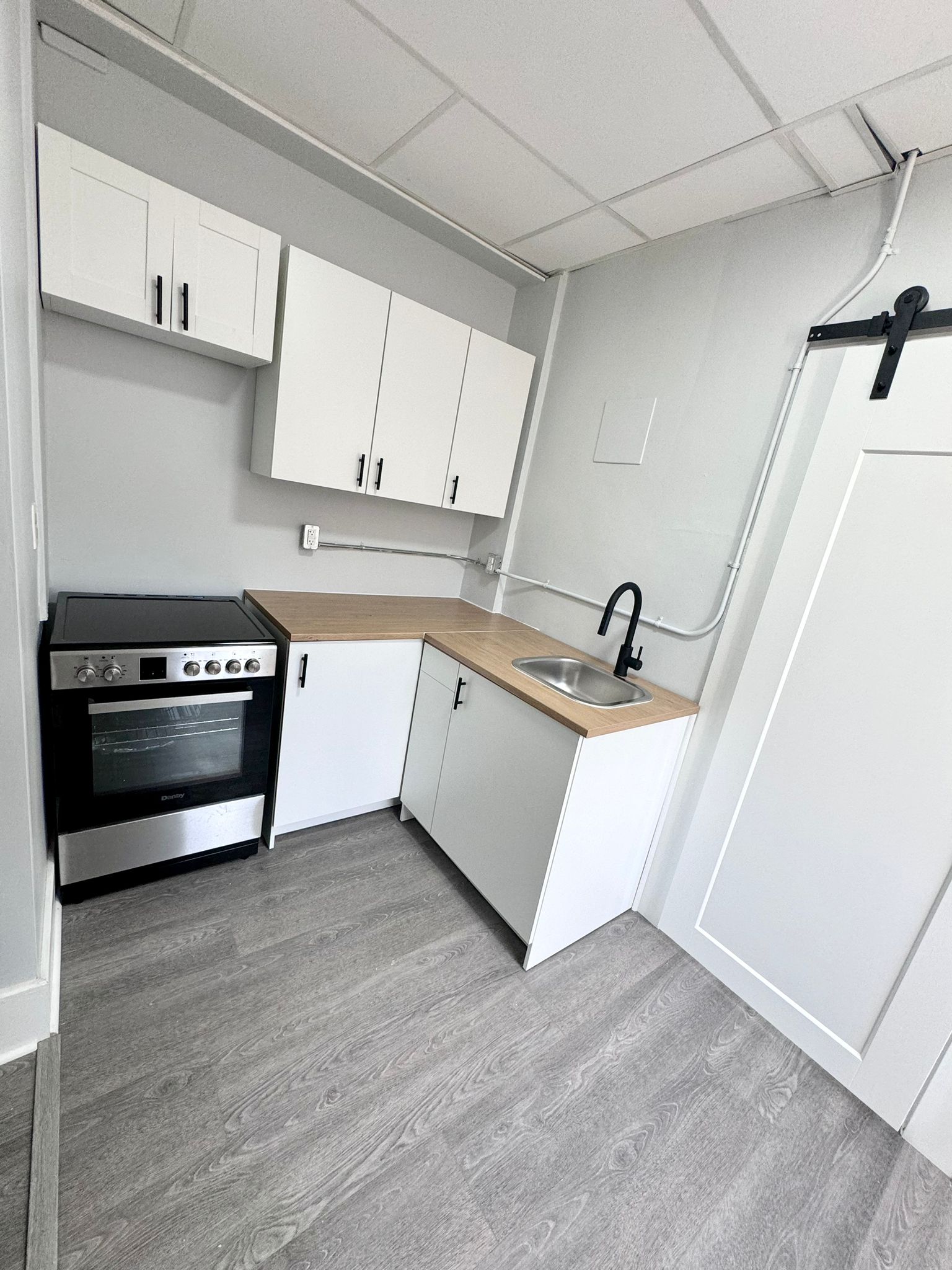 1495 Gladstone Avenue - 306