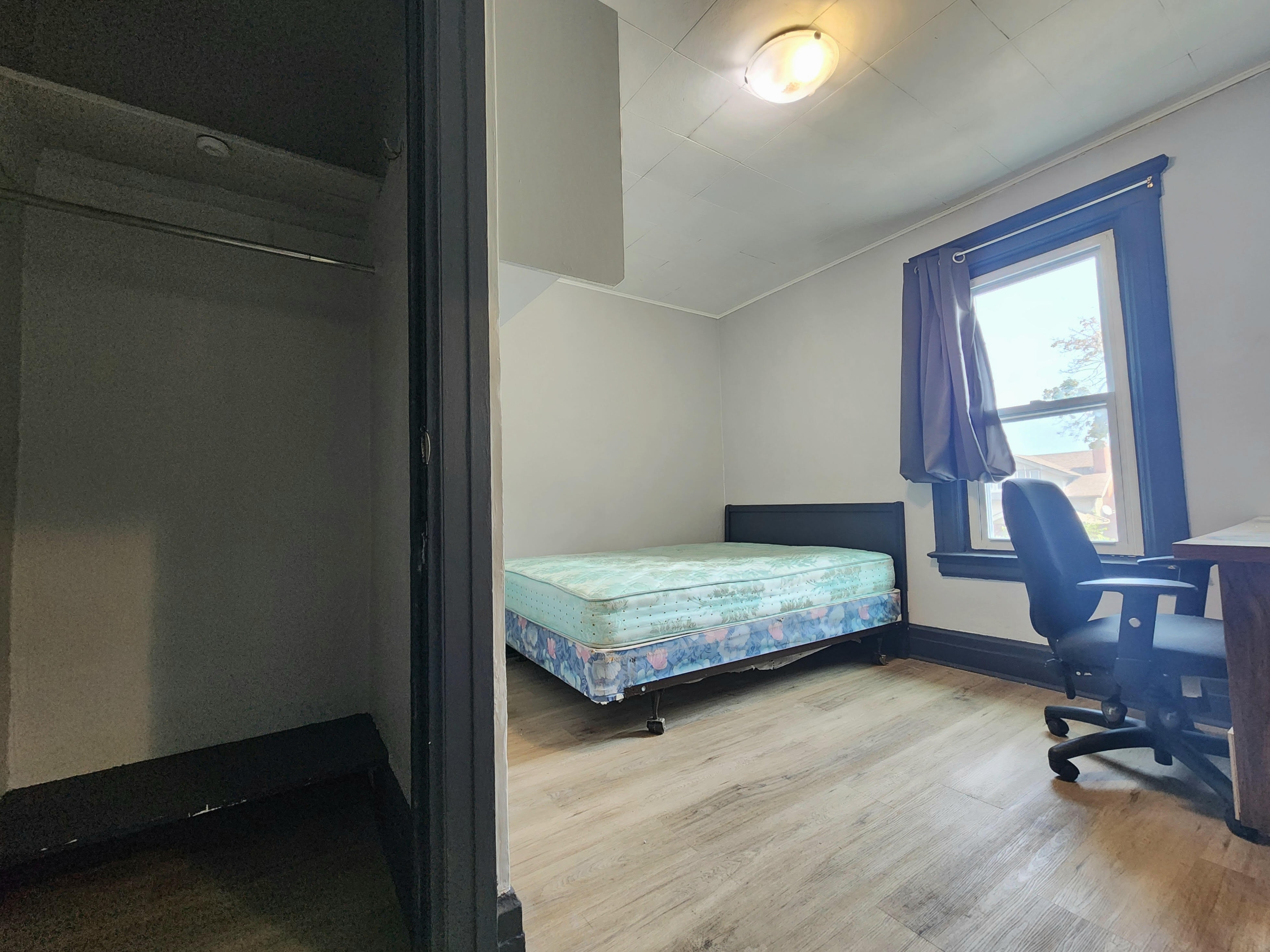 329 Randolph Avenue - Room 2-1