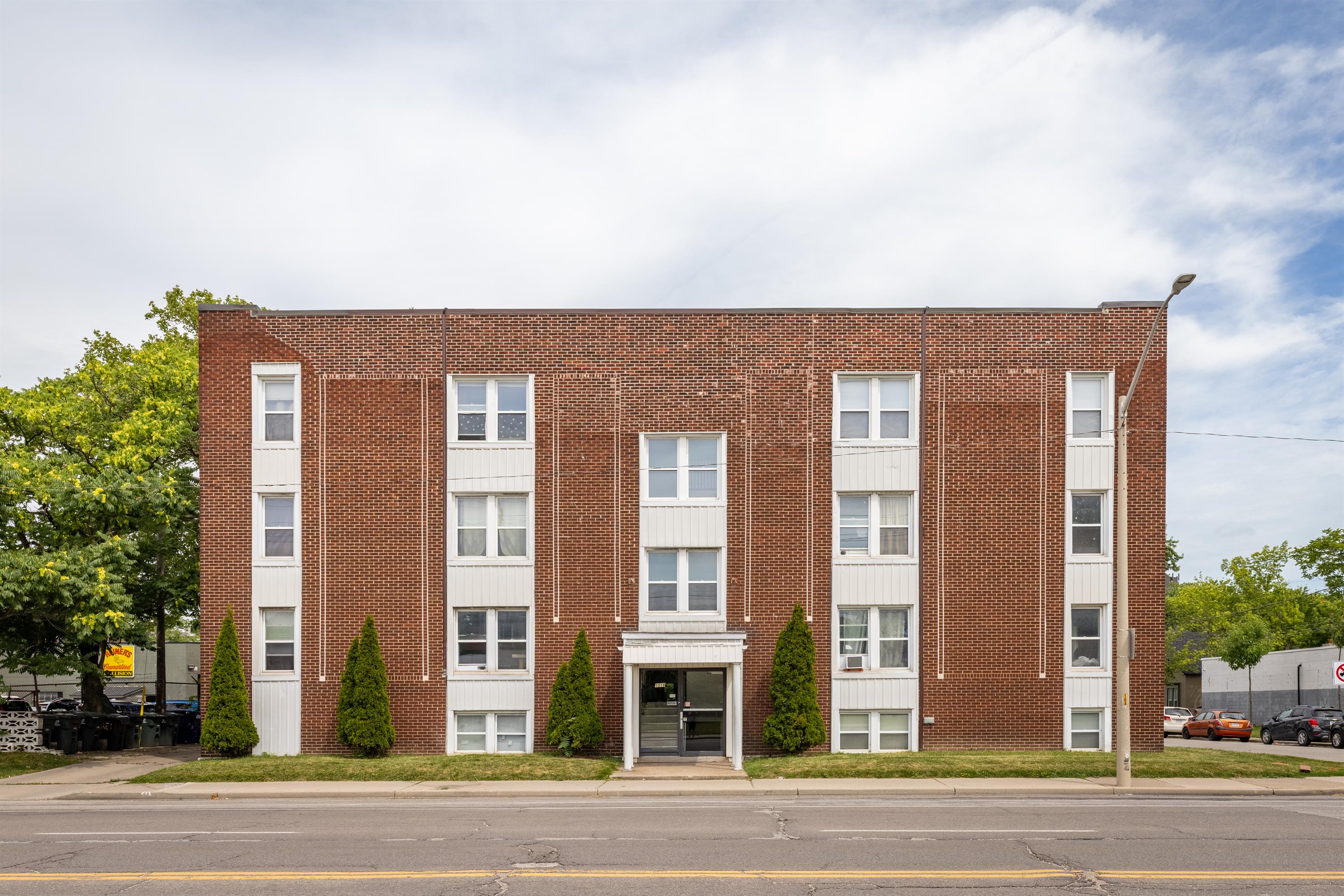 1518 University Avenue West - 6