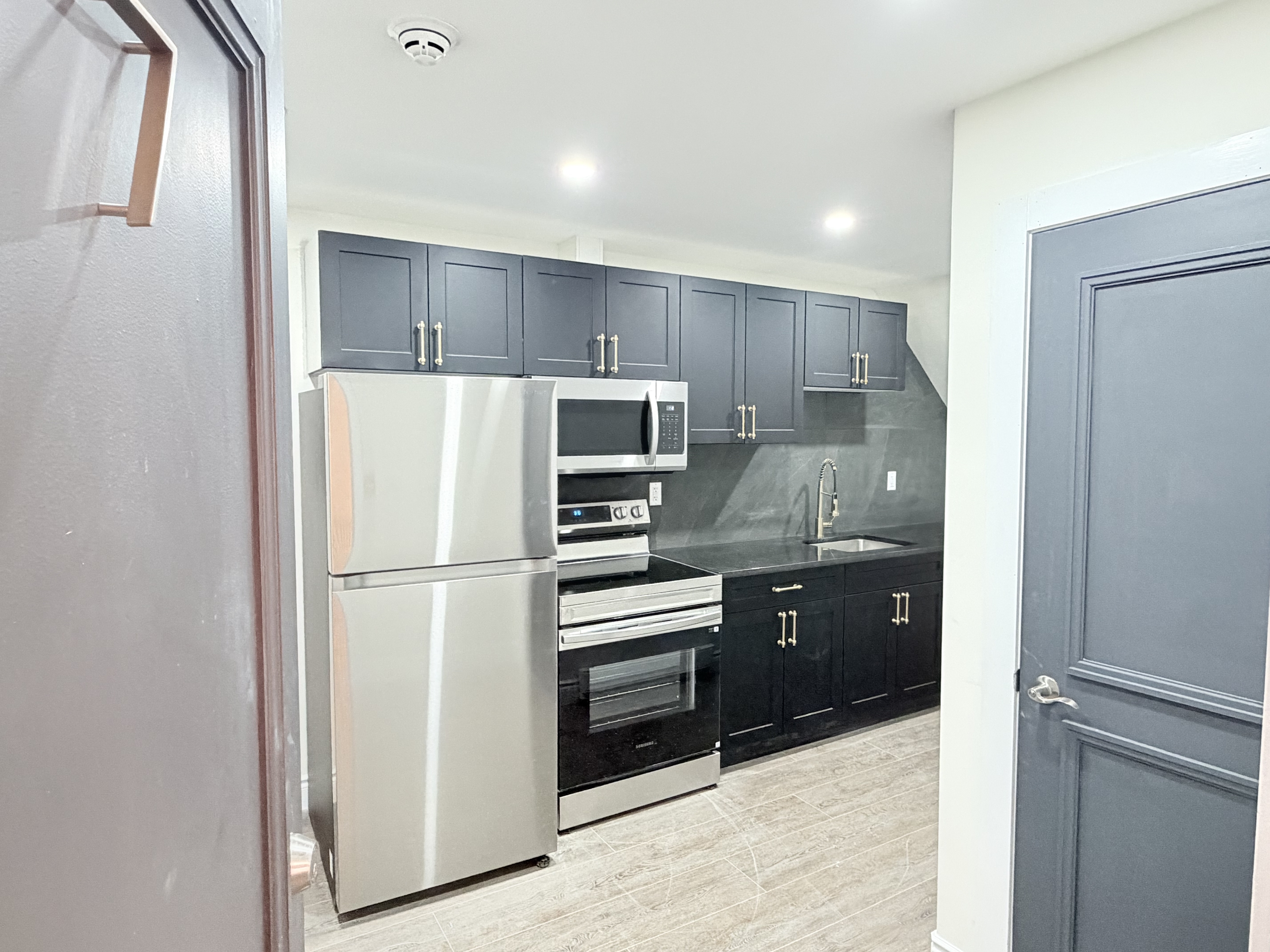 691 Ouellette Avenue - 7
