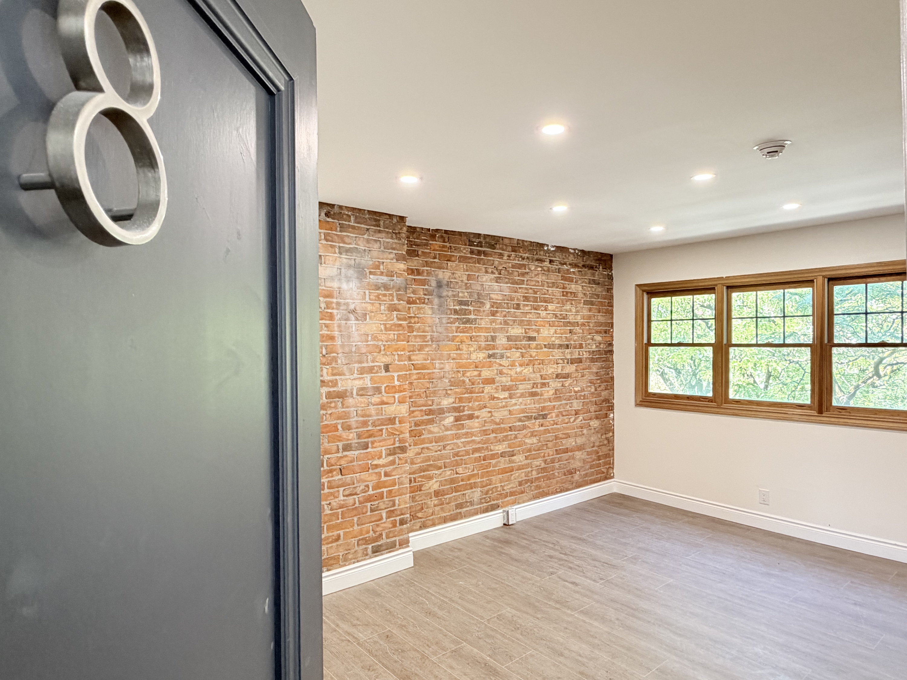 691 Ouellette Avenue - 8