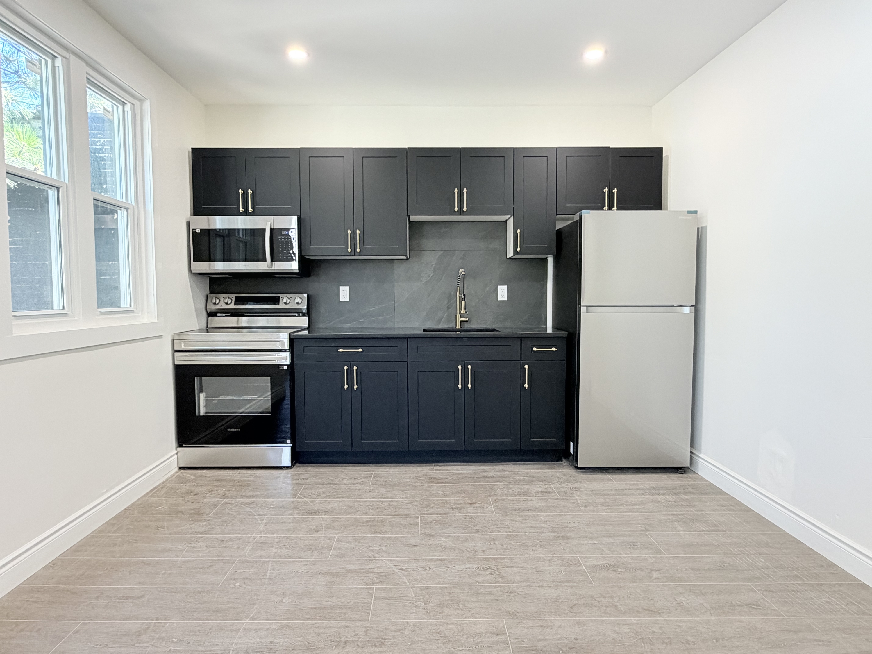 691 Ouellette Avenue - 6