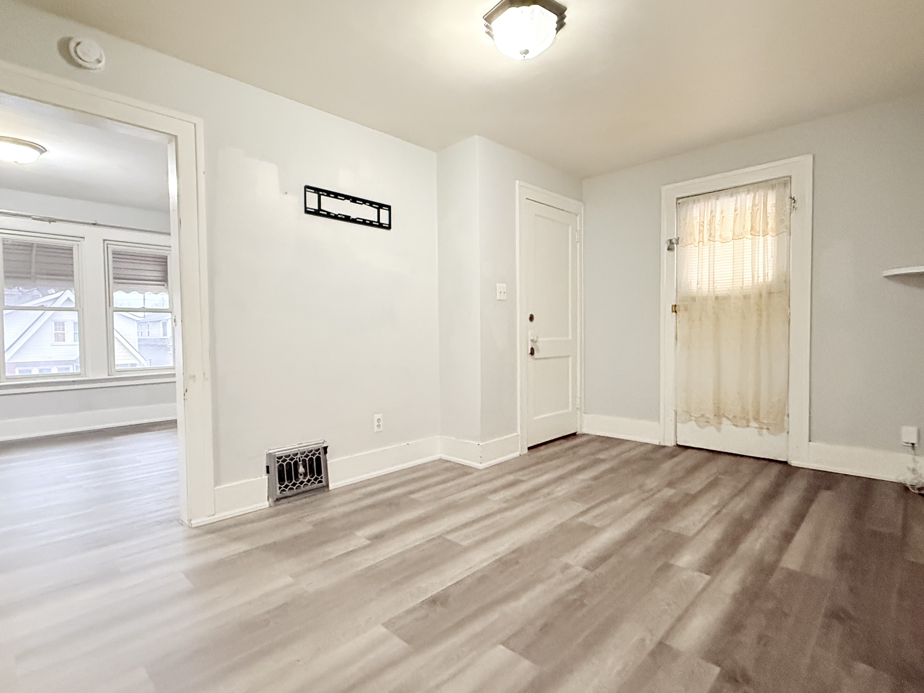 1650 Goyeau Street - Upper