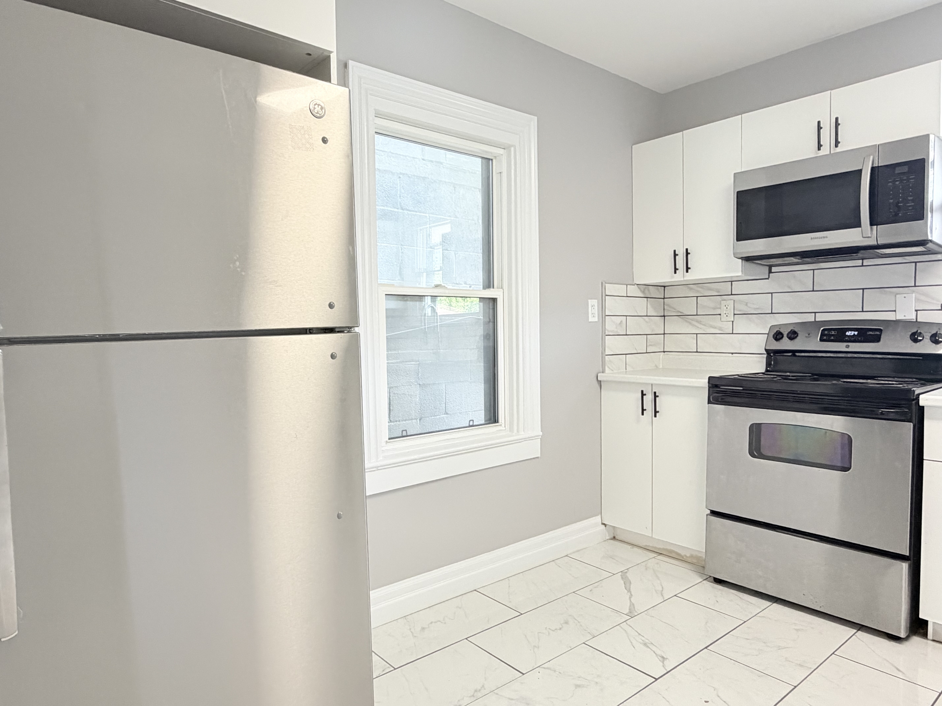 2177-2181 Howard Ave - 2181
