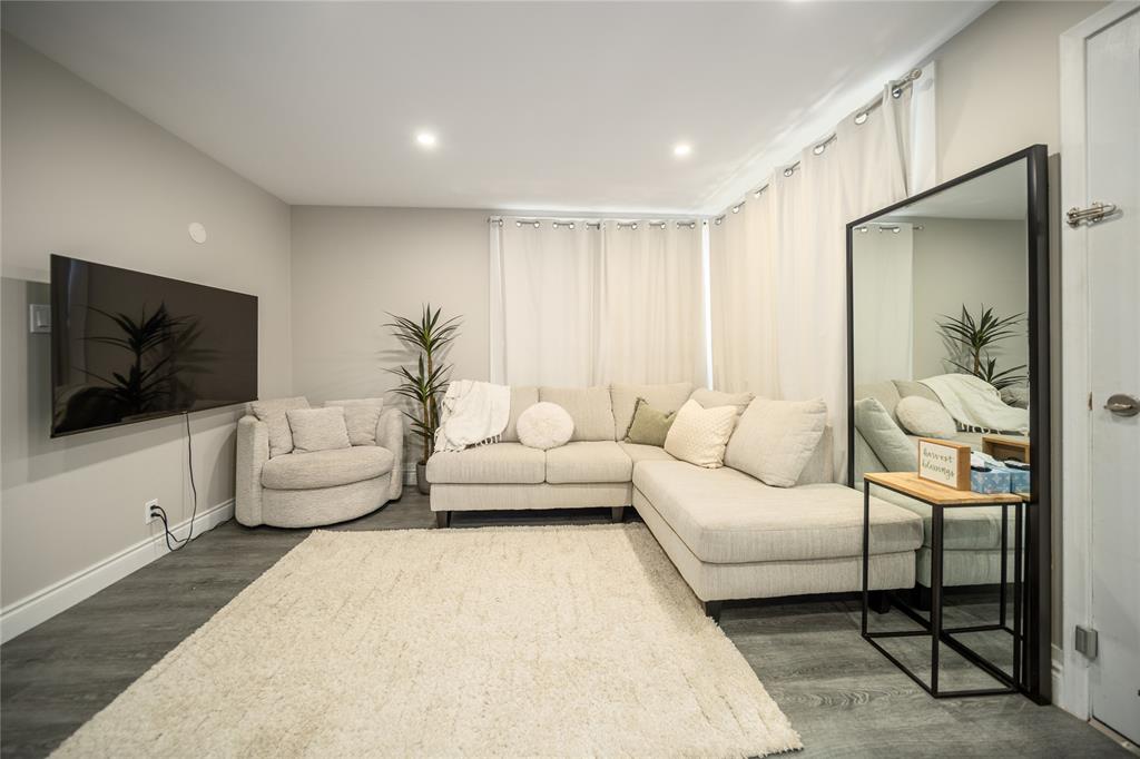 483 Wellington Street - Main