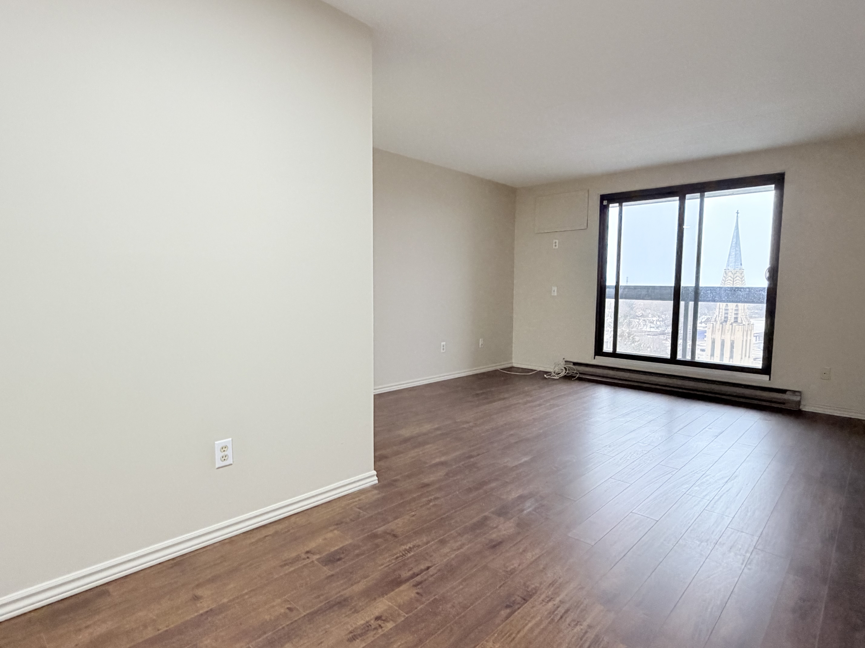 1653 Ouellette Avenue - 901