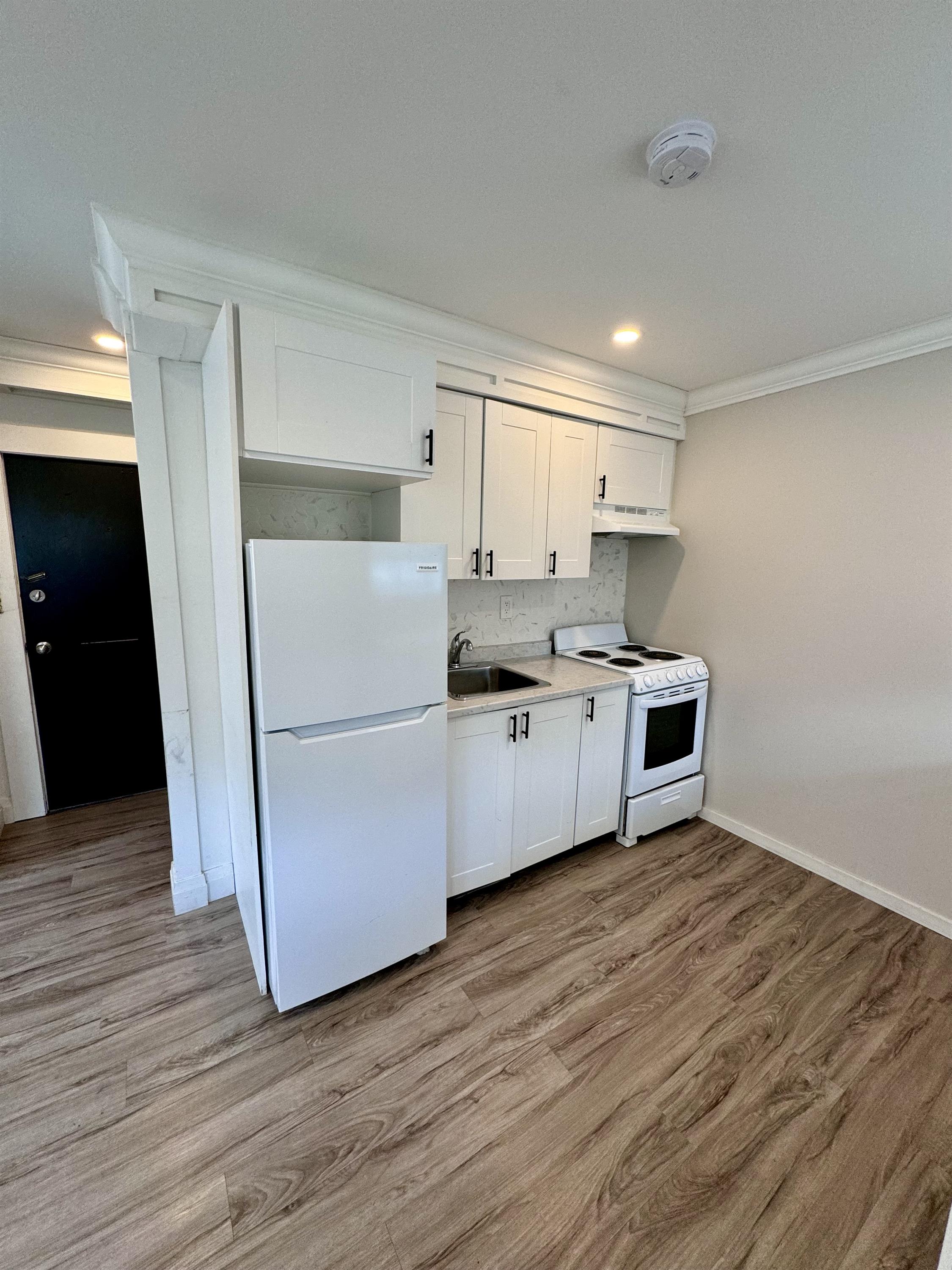 1495 Gladstone Avenue - 107