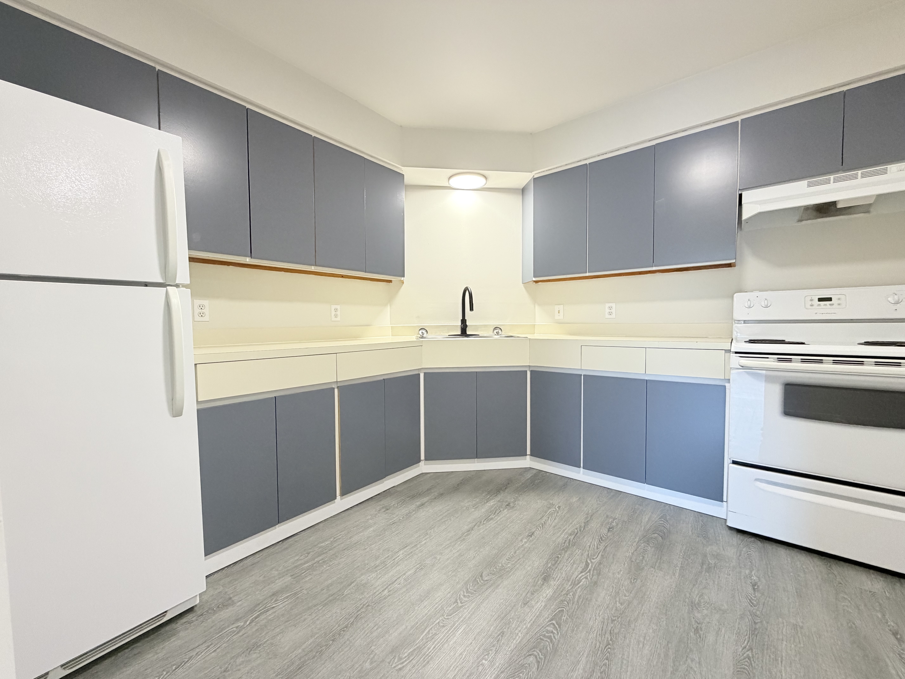 10 Pearl Street West - 103