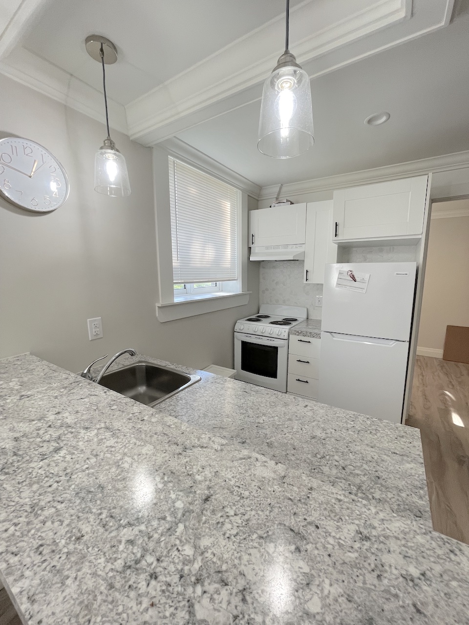 1495 Gladstone Avenue - 101