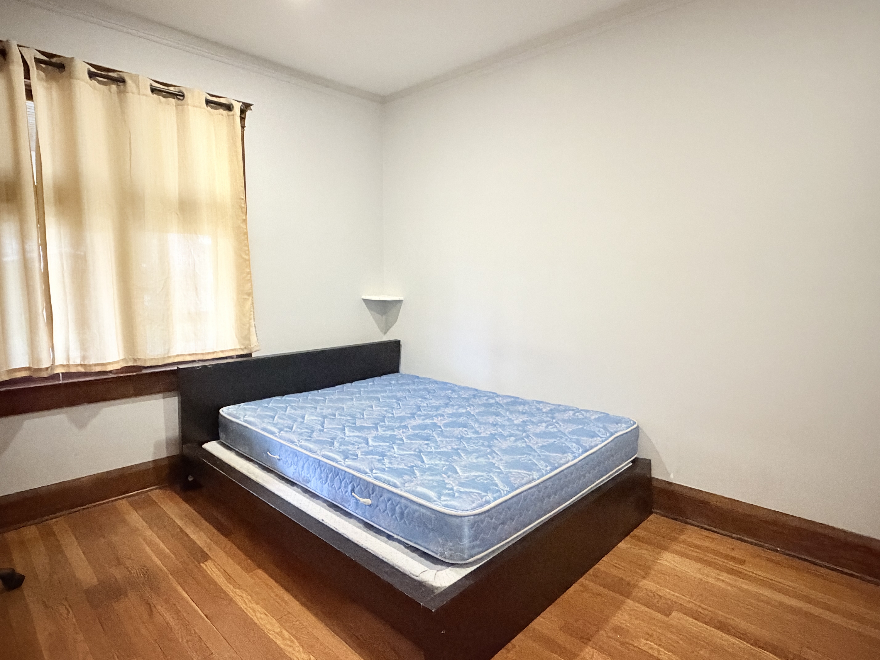 343 Randolph Avenue - Room 1