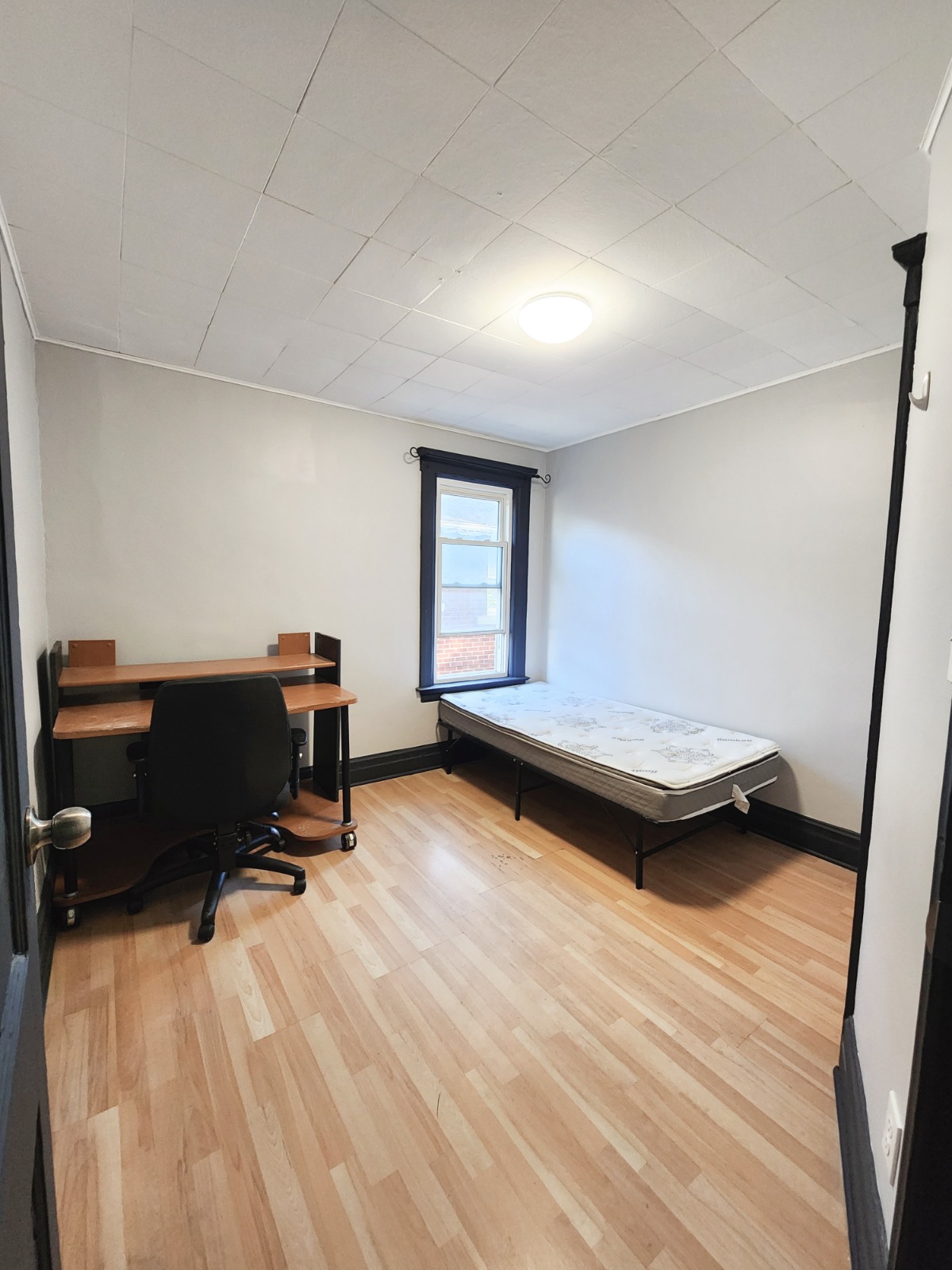 329 Randolph Avenue - Room 2-3