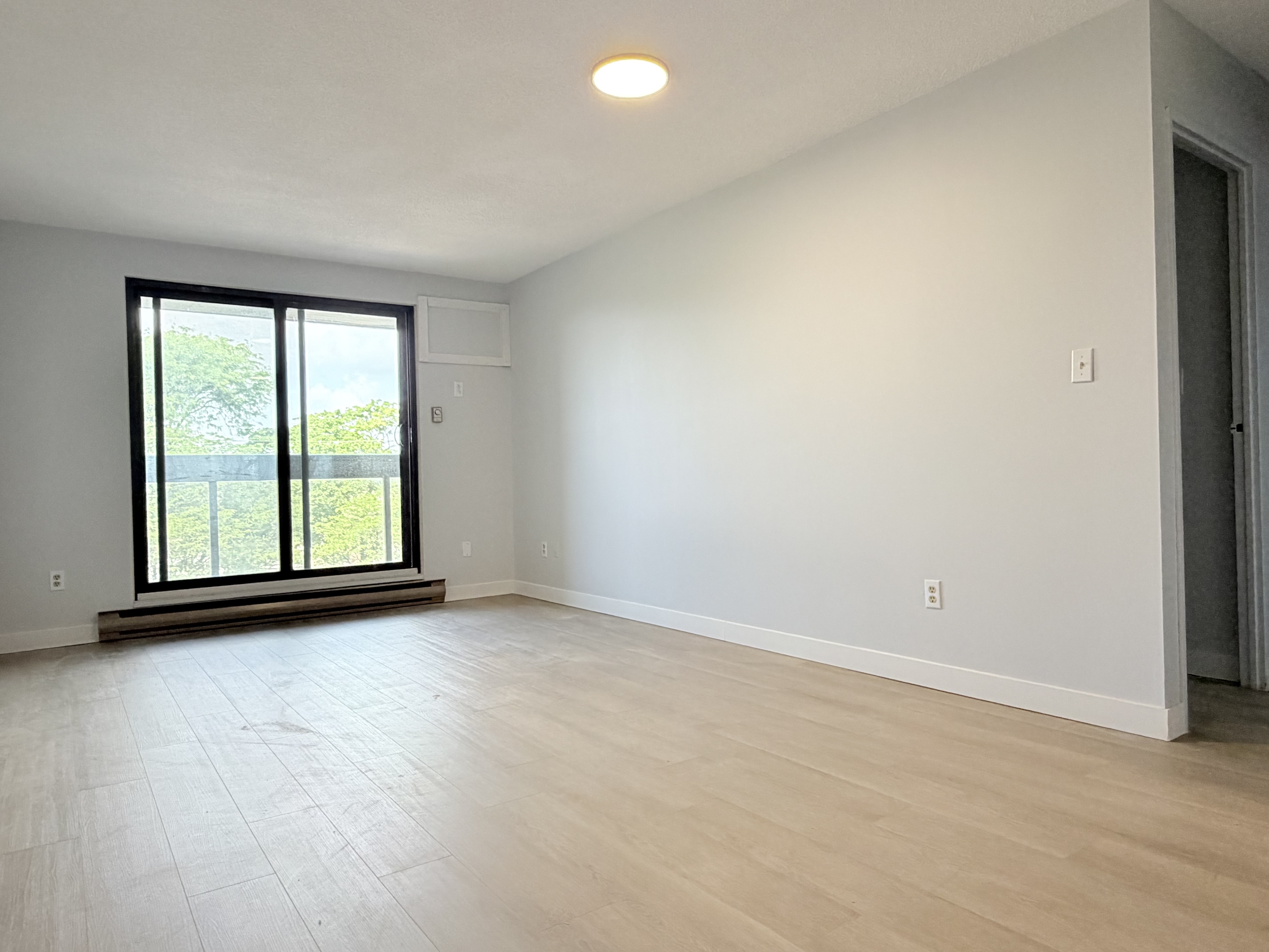 1653 Ouellette Avenue - 402
