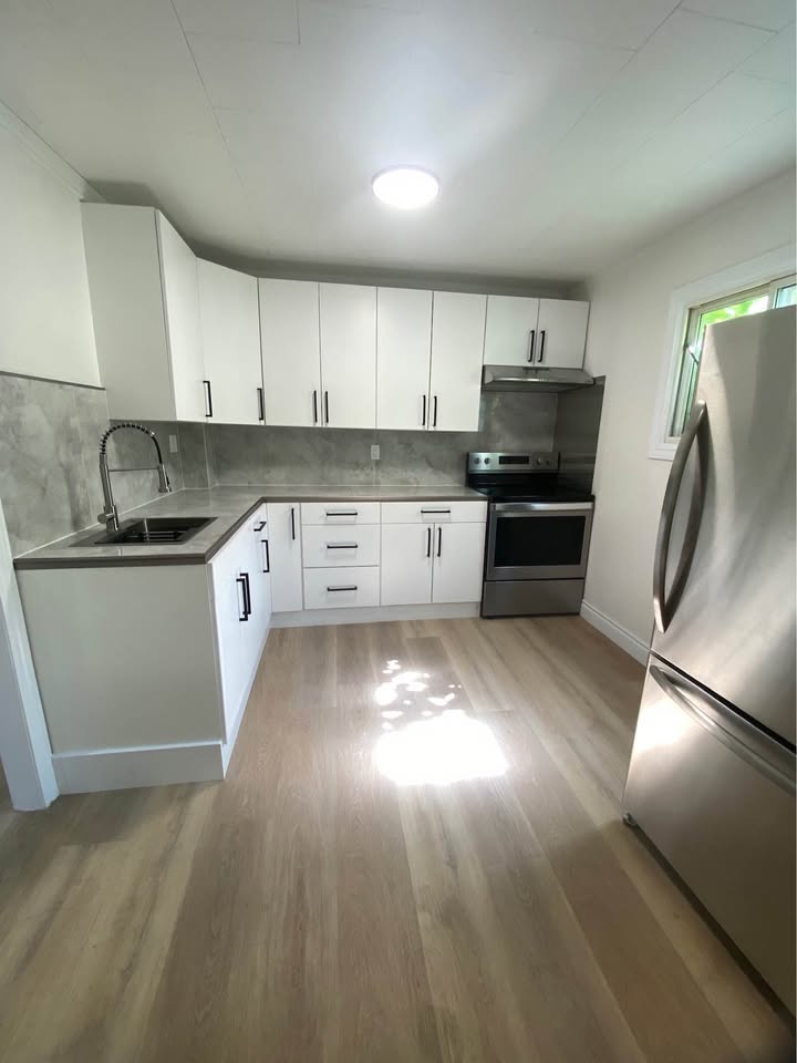 165 College Avenue North - 3